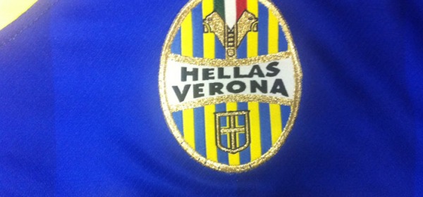 La scritta sulle magliette del Verona