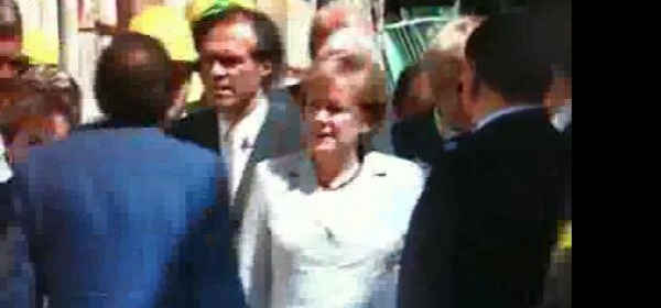 La Merkel in visita ad Onna 2009