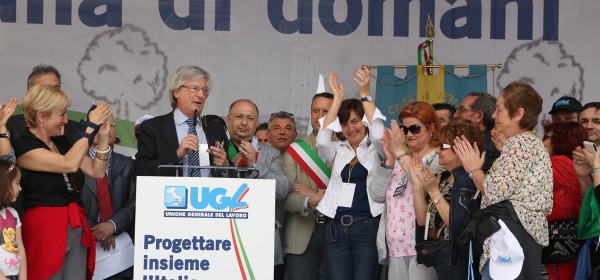 Geremia Mancini conduce i lavori manifestazione Ugl del Primo Maggio a Verona