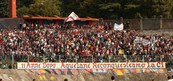 La Curva Sud due anni fa nella semifinale col Prato (foto Cerasoli)