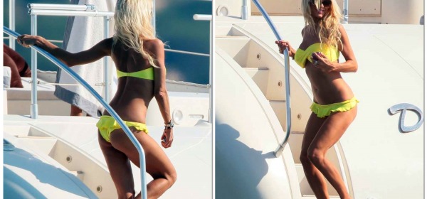 Victoria Silvstedt bikini a Saint Tropez