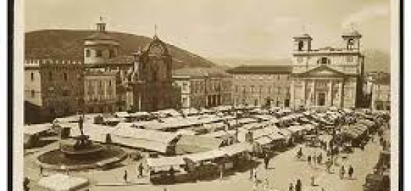 L'Aquila mercato piazza Duomo-foto storica