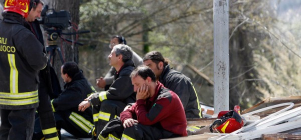 I vigili del fuoco durante nel terremoto del 6 aprile 2009