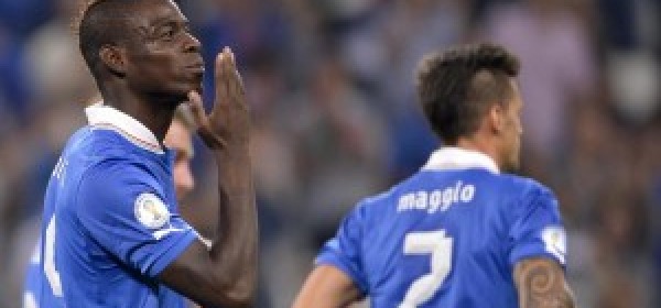 bacio Mario Balotelli