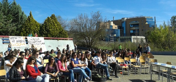 Gli studenti in occuapazione all'Istituto Cotugno