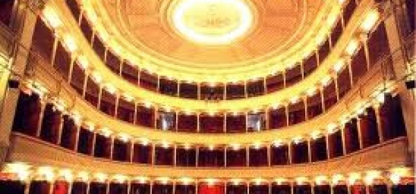 L'interno del teatro "Maria Caniglia"