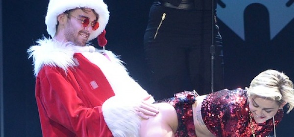 Il twerking natalizio di Miley Cyrus