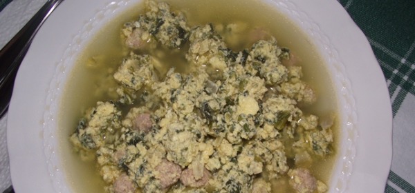 Brodo con cardo, polpettine e stracciatella