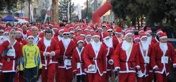 Podisti Babbi Natale (foto di Michele Raho)