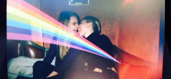 Miley Cyrus e Clara Delevingne