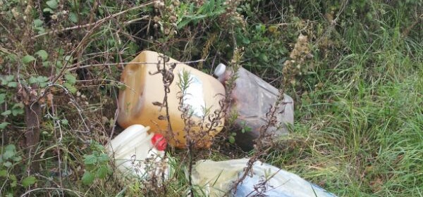 Rifiuti lungo Strada del Palazzo a Pescara