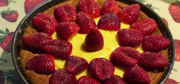 Crostata con crema e fragole