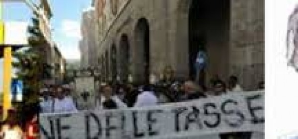 protesta per tasse aq