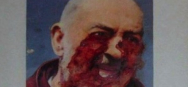 Padre Pio sanguinante