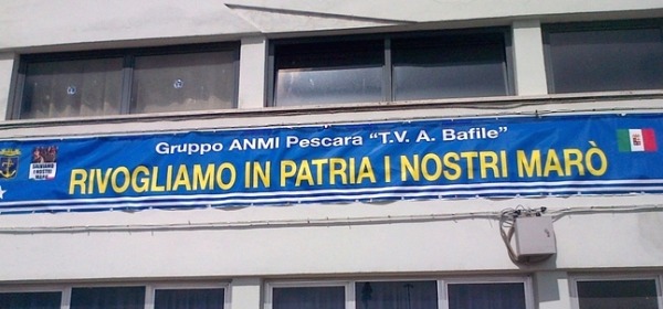 Striscione pro Marò