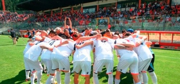 Il gruppo si concentra (foto tratta dalla rete)