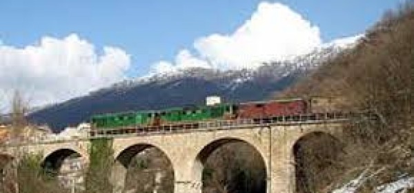 Il treno d'epoca sulla ferrovia Sulmona-Castel di Sangro