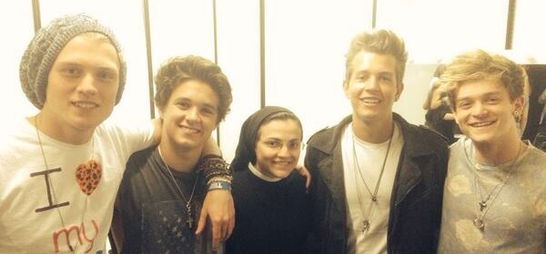 Suor Cristina Scuccia e i The Vamps