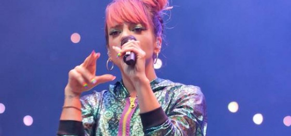 Lily Allen upskirt