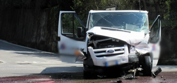 Incidente tra furgoni