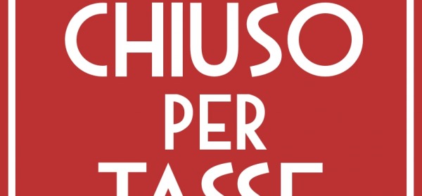 Lo slogan "Chiuso per tasse" del Caffé Vespucci (foto tratta dal profilo Facebook)