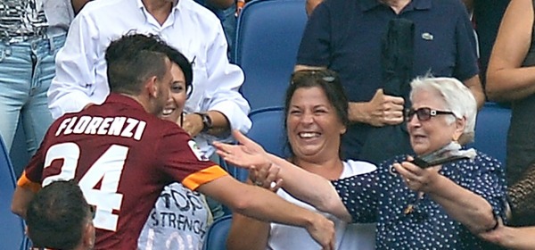 Florenzi e nonna, l'abbraccio