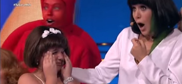 LA BAMBINA NON VUOLE IMITARE MILEY CYRUS