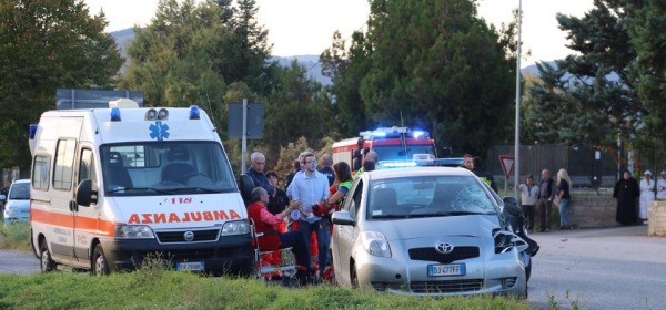 L'avvocato, i soccorritori e l'investitore - Foto Donatello Ricci