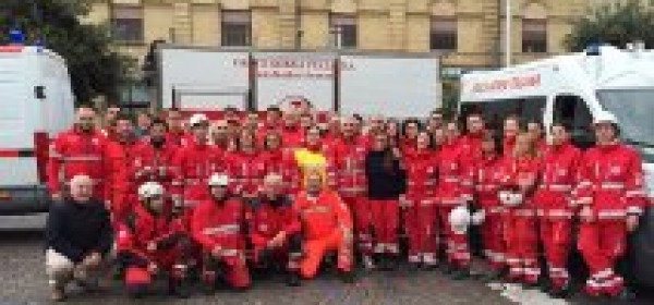 Foto di gruppo del personale Cri che ha partecipato all'esercitazione