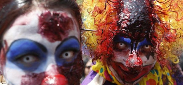 Clown aggressivi terrorizzano la Francia