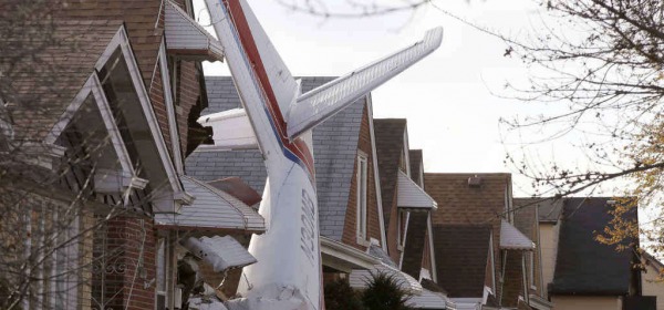 Chicago: aereo precipita in salotto