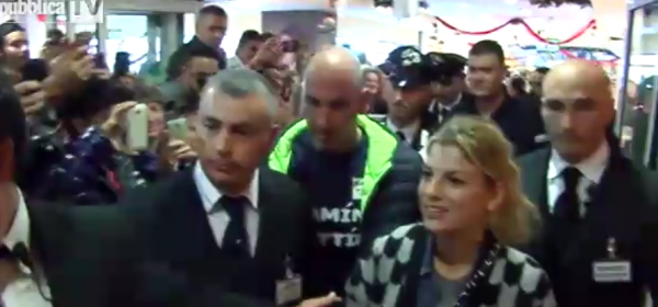 Emma Marrone Rifiuta Autografi