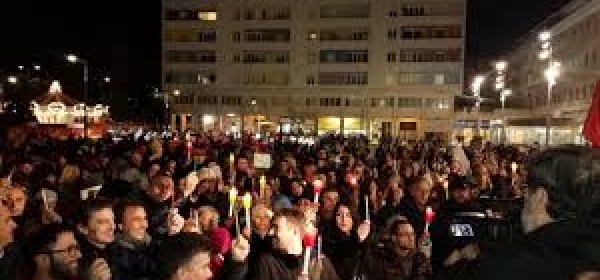 Manifestazione pro Charlie Hebdo a Pescara (foto Ansa)