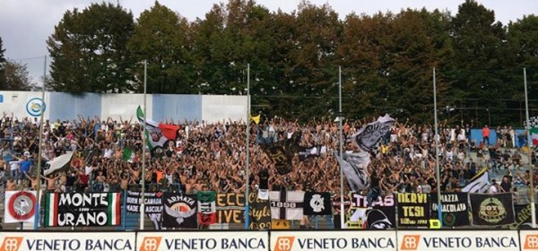 Tifosi ascolani a Ferrara (foto di Giulio Spinucci)