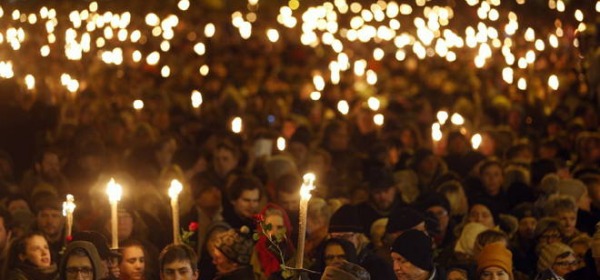 Copenaghen, fiaccolata in ricordo delle vittime del duplice attentato