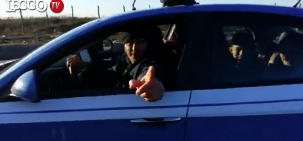 Nomadi nell'auto della polizia