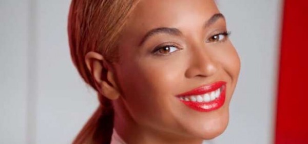 Beyoncé, con e senza photoshop