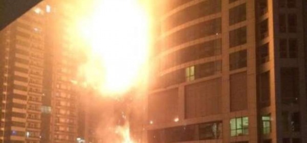 Dubai, si incendia la Torch Tower