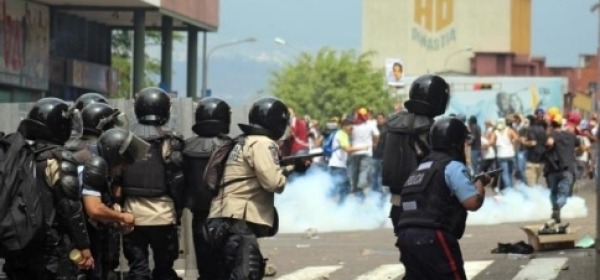 Venezuela scontri protesta