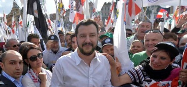 Le manifestazioni pro e contro Salvini a Roma (Ansa)