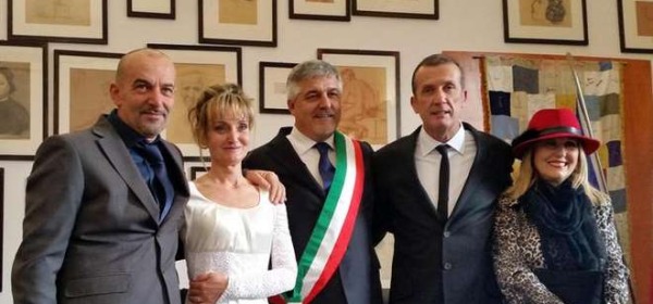 Il matrimonio di Antonella Cipriani, sopravvissuta al naufragio della Concordia (Ansa)