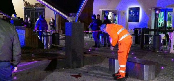 Terni, tragedia nella notte, ucciso da una bottigliata in piazza dell'Olmo (Foto Papa)