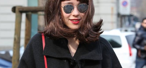 Aurora Ramazzotti con la parrucca a Milano