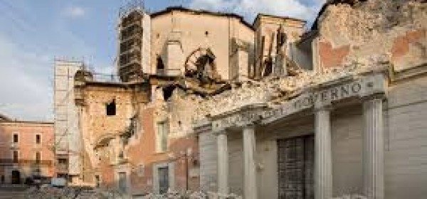 terremoto-palazzo Prefettura L'Aquila