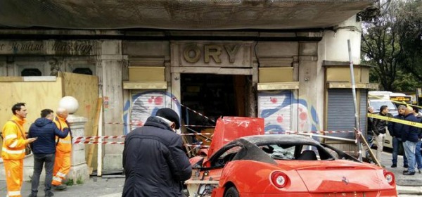 Ferrari incidentata- foto ansa