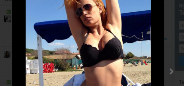 Sara Tommasi al mare a Pasquetta (Twitter)