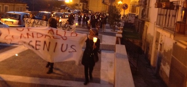 Fiaccolata di protesta dei lavoratori Dialifluids a Canosa Sannita