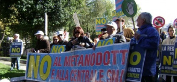 Manifestazione no Snam