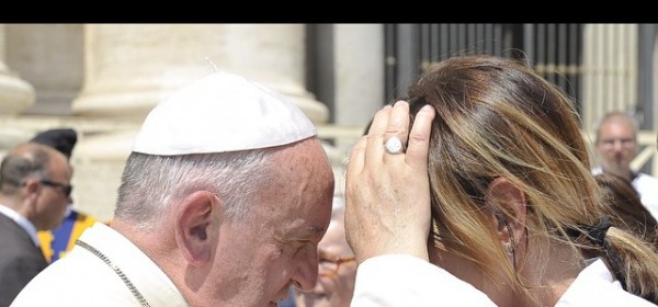 il Santo Padre Papa Francesco e Paola Perego
