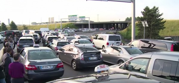 protesta tassisti francesi contro UberPop.jpg